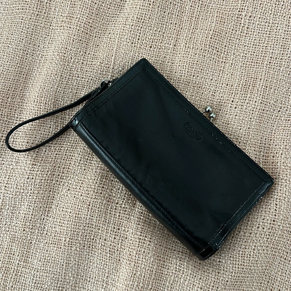 COACH Black Leather Kisslock Wristlet